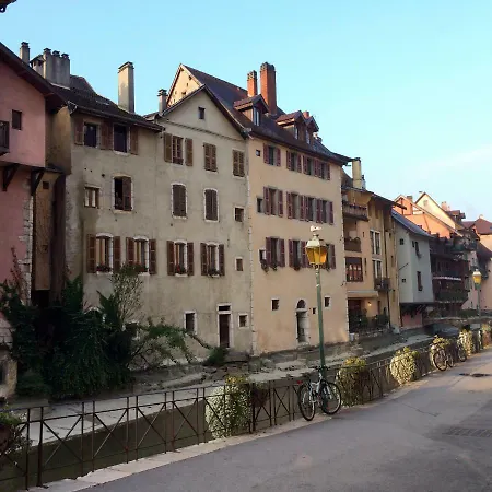 Apartment Urbain Au 2bis - *